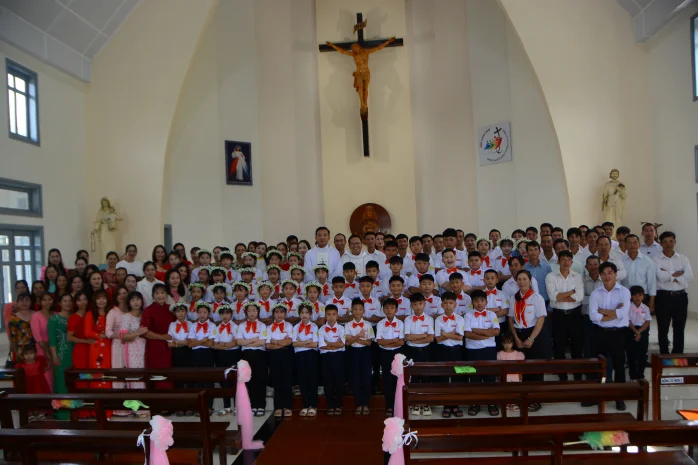 Giáo Xứ Ninh Loan (Đức Trọng): 47 Thiếu Nhi Được Rước Lễ Lần Đầu
