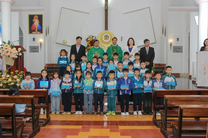 Giáo Xứ Thánh Mẫu (Đà Lạt) Tuyên Dương – Khen Thưởng 180 Học Sinh – Sinh Viên