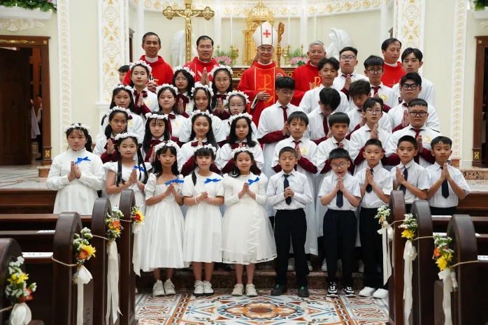 Giáo xứ Vinh Sơn (Đà Lạt): Thánh Lễ Ban Bí Tích Thêm Sức Và Rước Lễ Lần Đầu