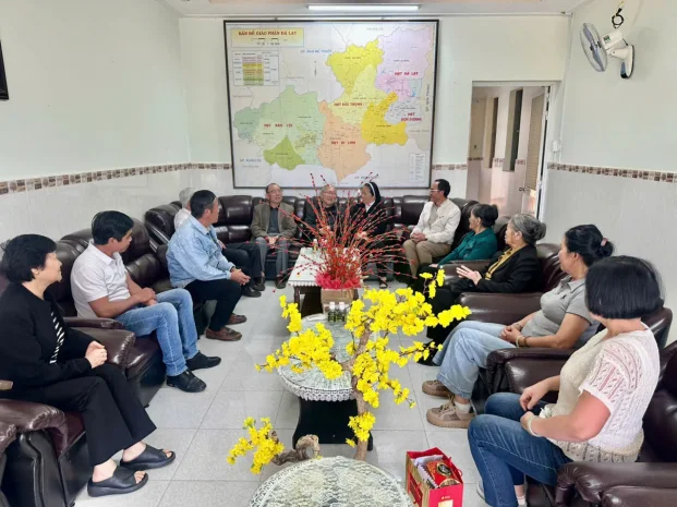 Giáo Xứ Thiện Lâm (Đà Lạt) “Về Nguồn”: Đi Thăm Và Chúc Mừng 53 Năm Linh Mục Cha Nguyên Quản Xứ