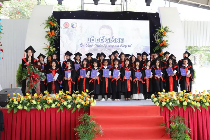 Nhóm Sinh Viên Don Bosco Đà Lạt: Bế Giảng Năm Học 2024 -2025 Chan Chứa Niềm Hy Vọng