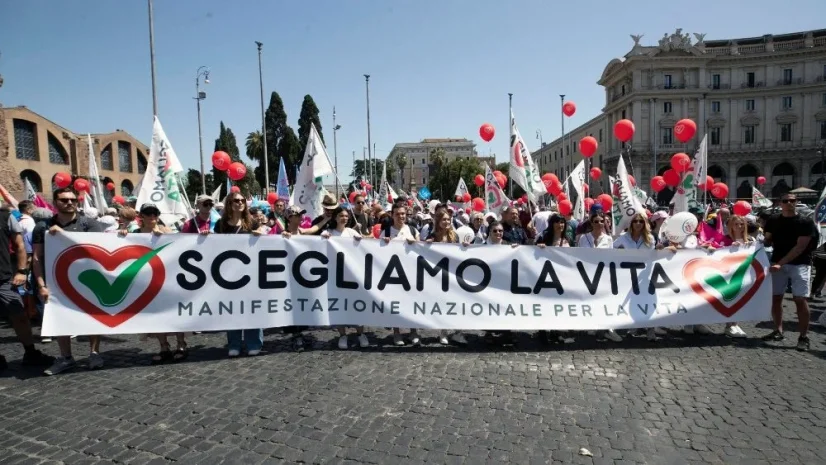 Đức Thánh Phanxicô: Phẩm giá của sự sống con người là điều cao quý, không thể thỏa hiệp