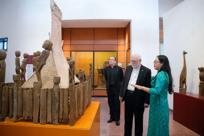 Bộ trưởng Ngoại giao Tòa Thánh Vatican thăm Trung tâm quốc tế – Bệnh viện Nhi Trung ương tại Hà Nội