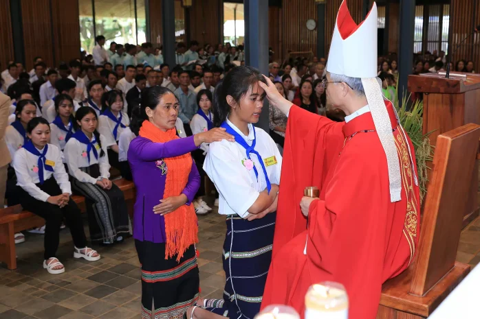 Giáo Xứ Ka Đơn – Đơn Dương: Thánh Lễ Ban Bí Tích Thêm Sức cho 159 thiếu nhi