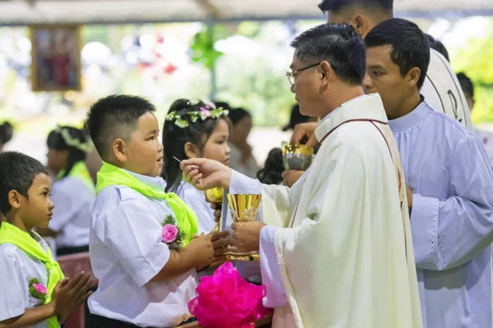 Rước Lễ Lần Đầu Tại Giáo Xứ Liêng Srônh, Giáo Hạt Đạ Tông