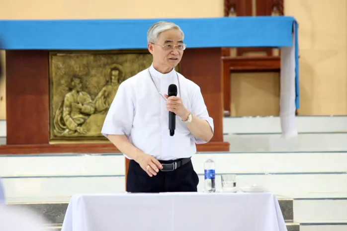 Đức Cha Đaminh Gặp Gỡ Dự Tòng Người Dân Tộc K’Ho