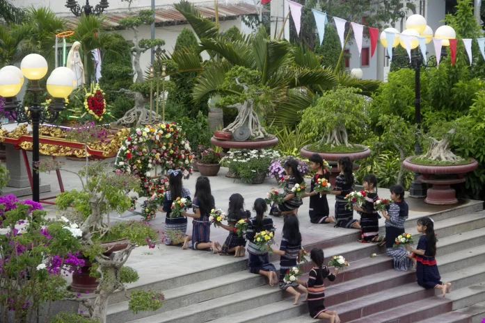 Giáo Xứ Lạc Sơn (Đơn Dương) Mừng Lễ Đức Mẹ Fatima – Bổn Mạng Giáo Xứ