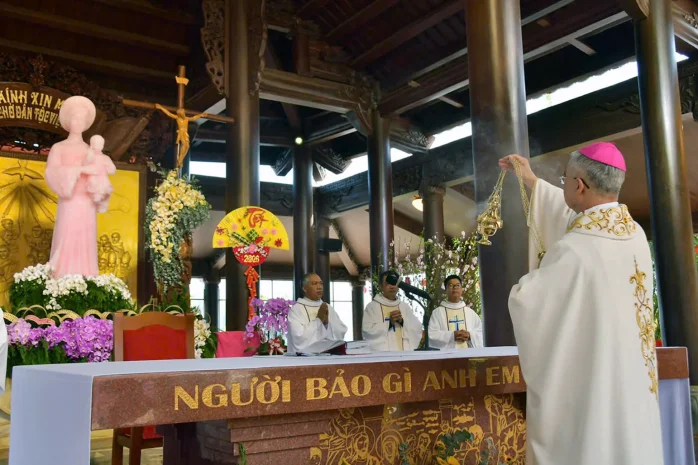 Thánh Lễ Kính Nhớ Ông Bà Tổ Tiên Tại Trung Tâm Hành Hương Đức Mẹ La Vang, Giáo Hạt Bảo Lộc, Giáo Phận Đà Lạt