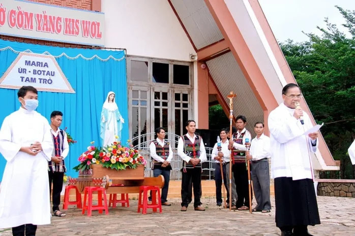 Giáo Xứ B’Sumrăc (Bảo Lộc) Bế Mạc Tháng Hoa Dâng Kính Đức Mẹ