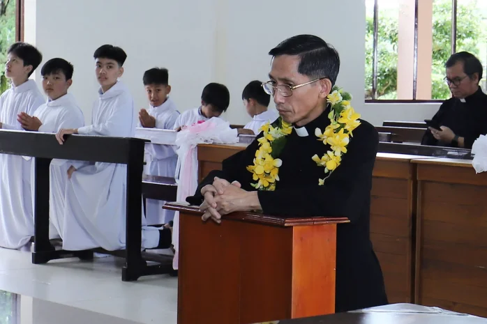 Giáo Xứ Mẹ Thiên Chúa, Giáo Hạt Bảo Lộc – Đón Cha Tân Quản Xứ