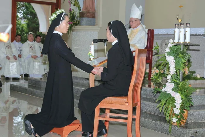 Lễ Khấn Trọn Đời Tại Hội Dòng Mến Thánh Giá Đà Lạt