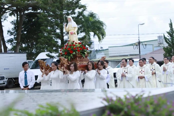Mừng Kính Thánh Nữ Monica – Ngày Truyền Thống Hiền Mẫu Giáo Hạt Bảo Lộc