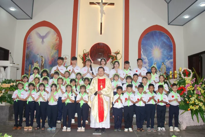 Giáo Xứ Nam Phương (Bảo Lộc): Lễ Mình và Máu Thánh Chúa – Bổn Mạng Thiếu Nhi và Rước Lễ Lần Đầu