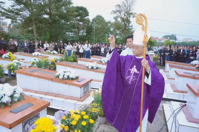 Thánh Lễ Cầu Cho Các Linh Hồn Tại Nghĩa Trang Linh Mục – Tu Sĩ Giáo Phận Đà Lạt