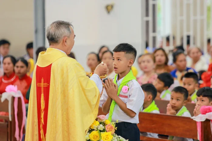 Rước Lễ Lần Đầu Tại Giáo Xứ Đại Lộc Giáo Hạt Bảo Lộc