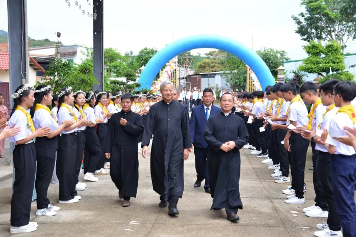 Thánh Lễ Ban Bí Tích Thêm Sức Tại Giáo Xứ Suối Mơ (Bảo Lộc)
