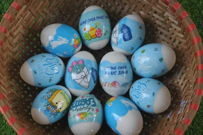 Nhóm Sinh Viên Don Bosco Đà Lạt Bán Trứng Phục Sinh Gây Quỹ Tông Đồ