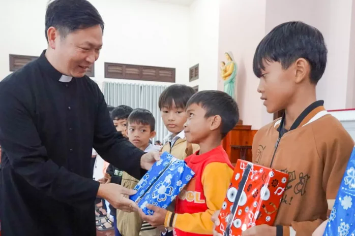 Giáo Xứ Tam Bố (Di Linh): Phát Thưởng Giáo Lý