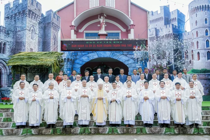 Giáo Xứ Tân Bình (Bảo Lộc) Kỷ Niệm 25 Năm Khánh Thành Nhà Thờ