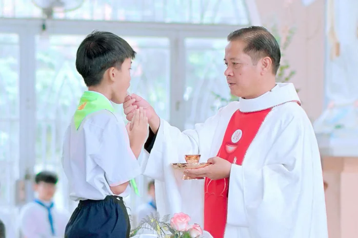 Giáo Xứ Tân Hà (Bảo Lộc): 104 Em Thiếu Nhi Rước Lễ Lần Đầu