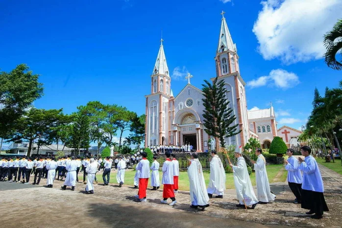 Giáo Xứ Tân Hóa (Bảo Lộc) | Mừng Lễ Bổn Mạng & Ban Bí Tích Thêm Sức Cho 85 Em Thiếu Nhi