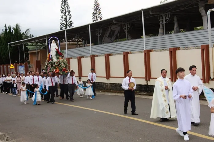 Giáo Xứ Mân Côi Tân Hà (Bảo Lộc) Bế Mạc Tháng Hoa Dâng Kính Đức Mẹ
