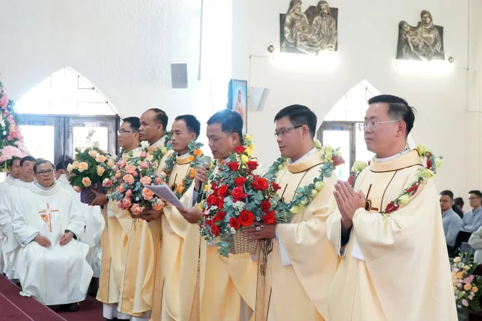 Thánh Lễ Tạ Ơn Tân Linh Mục Tu Hội Tận Hiến