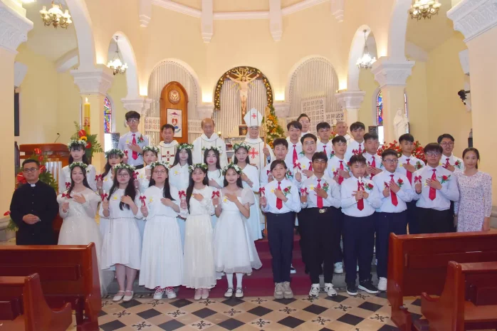 Giáo Xứ Chính Tòa Đà Lạt: 78 Thiếu Nhi Hân Hoan Lãnh Nhận Bí Tích Thêm Sức