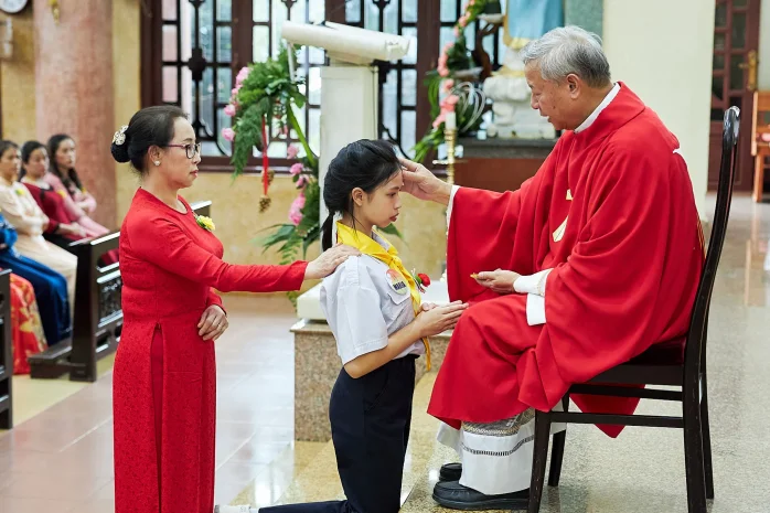 Giáo Xứ Thánh Tâm Lộc Tiến: Thánh Lễ Ban Bí Tích Thêm Sức