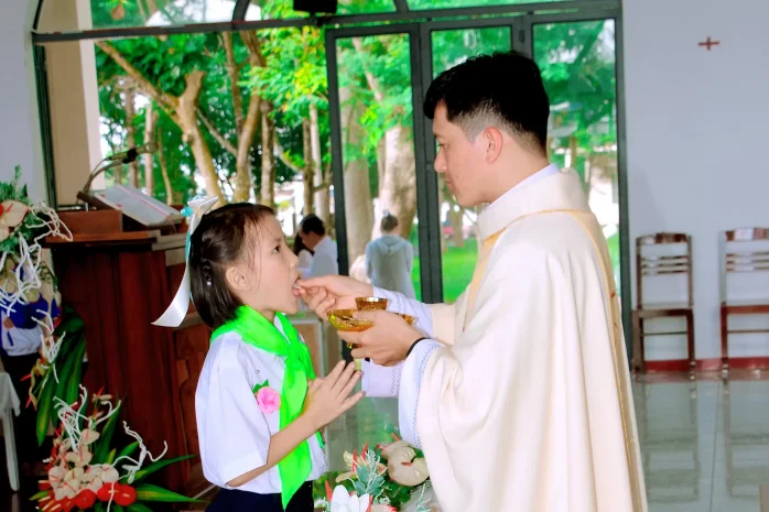 Giáo Xứ Tân Hà (Bảo Lộc): 111 Em Thiếu Nhi Rước Lễ Lần Đầu