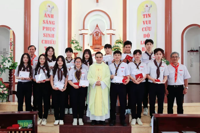 Xứ Đoàn Mẹ Vô Nhiễm Giáo Xứ Tân Hóa (Bảo Lộc): Các Em Hiệp Sĩ II Lên Đường