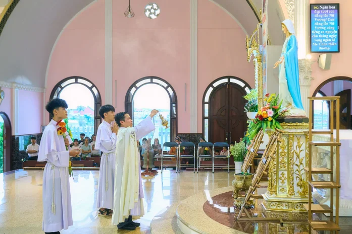 Giáo Xứ Tùng Nghĩa (Đức Trọng) Khai Mạc Tháng Hoa