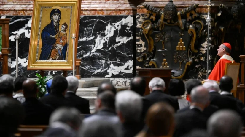 Các tham dự viên Thượng Hội đồng Giám mục cầu nguyện cho hòa bình