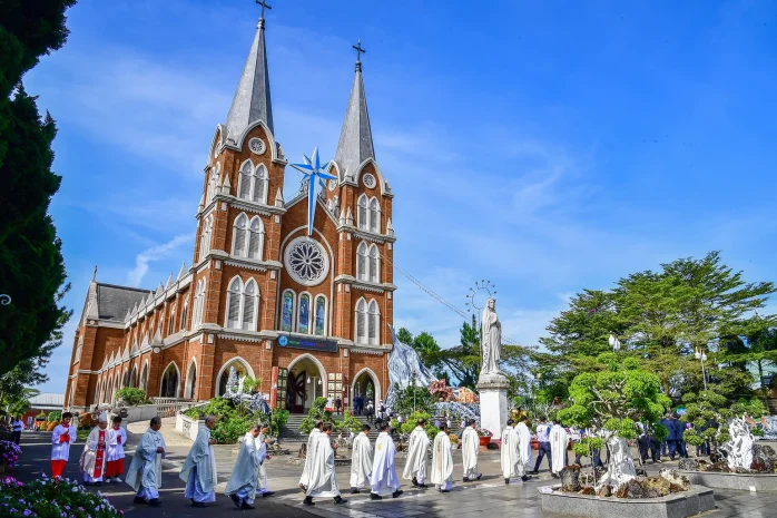 Thánh Lễ Tạ Ơn Và Kỷ Niệm Hồng Ân 10 Năm Khánh Thành & Cung Hiến Thánh Đường Giáo Xứ Thánh Mẫu (Bảo Lộc)