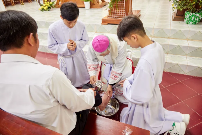 Thứ Năm Tuần Thánh: Đức Cha Đaminh Cử Hành Lễ Tiệc Ly Tại Nhà Thờ Cầu Đất