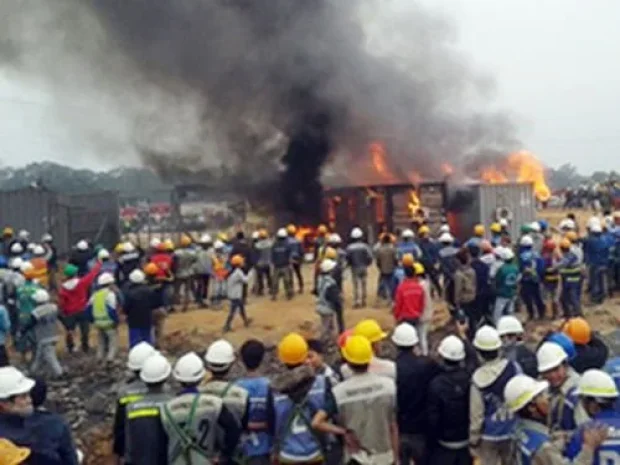 Những Đầu Óc Căm Thù: Suy Tư Về Bạo Loạn Được Cho Là Có Nguyên Nhân Chủng Tộc