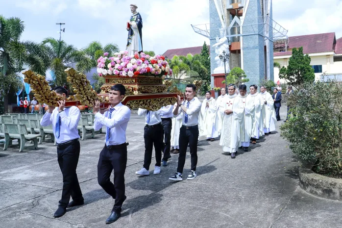 Giáo Xứ Đa Minh (Bảo Lộc) Mừng Lễ Thánh Quan Thầy