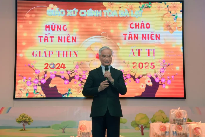 Giáo Xứ Chính Tòa Đà Lạt: Ấm Áp Bữa Cơm Huynh Đệ Tất Niên Và Tặng Quà Tết Ất Tỵ 2025 Cho Người Nghèo