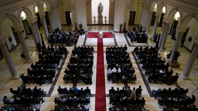 Thăm Đại học Gregoriana, Đức Thánh Cha Phanxicô cảnh giác sự hời hợt trong đào tạo đức tin