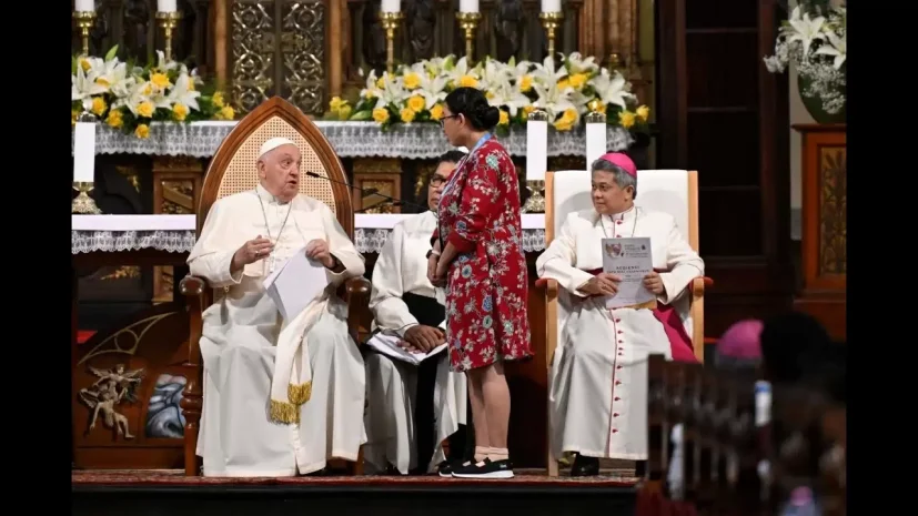 Đức Thánh Cha gặp giám mục, linh mục, tu sĩ, giáo lý viên Indonesia