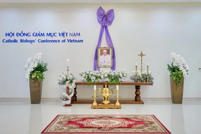 Buổi Cầu Nguyện Và Đón Tiếp Trưởng Ban Tôn Giáo Chính Phủ Cùng Các Ban Ngành, Tôn Giáo Bạn Đến Viếng Di Ảnh Đức Giáo Hoàng Phanxicô