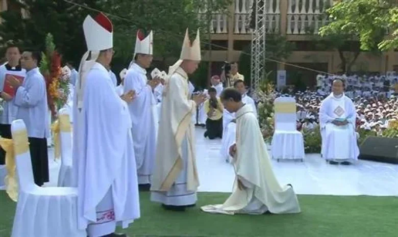 GIÁM MỤC PHỤ TÁ