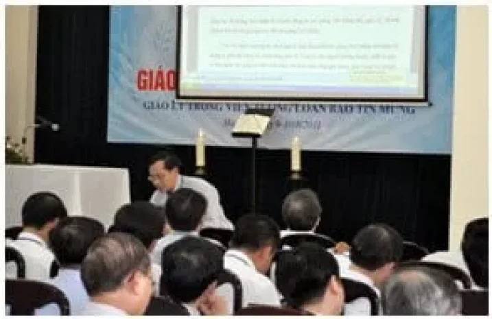 GIÁO LÝ TRONG VIỄN TƯỢNG LOAN BÁO TIN MỪNG