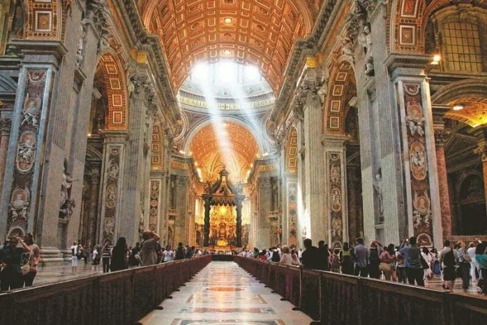 Bên Trong Đền Thờ Thánh Phêrô