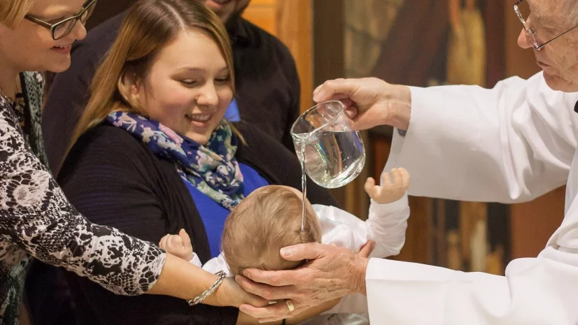 ĐHY Tagle: Cha mẹ đỡ đầu là mẫu mực đức tin, không phải người cho quà