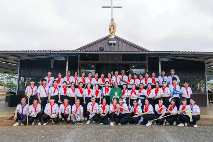 Thiếu Nhi Thánh Thể Giáo Phận Đà Lạt Lên Vùng Cao Vào Vùng Sâu