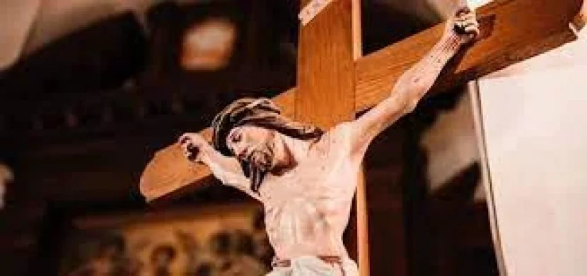 TẠI SAO GIÁO HỘI CÔNG GIÁO TÔN KÍNH THÁNH GIÁ CÓ HÌNH CHÚA KITÔ BỊ ĐÓNG ĐINH (Crucifix)