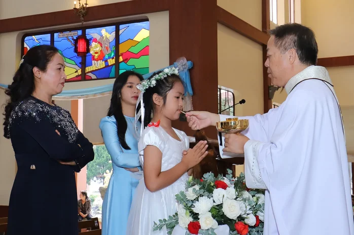 Giáo Xứ Tân Bùi (Bảo Lộc): Rước Lễ Lần Đầu