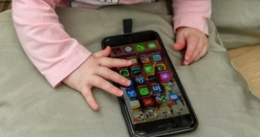 TRẺ EM VÀ MÀN HÌNH: NHỮNG QUY TẮC TRONG GIA ĐÌNH CÔNG GIÁO