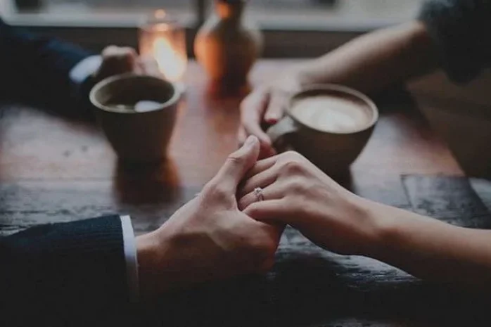 Tình Yêu Chẳng Hề Tự Vệ